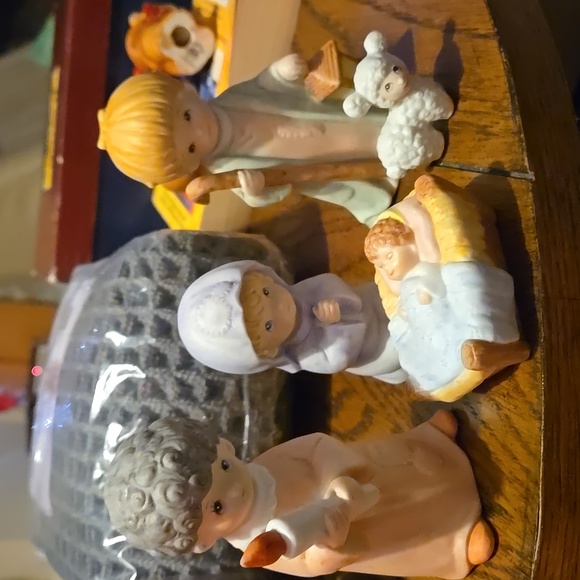 Vintage Homco Nativity Set 5602 Home Interiors Porcelain Holy Family Christmas - Picture 2 of 4